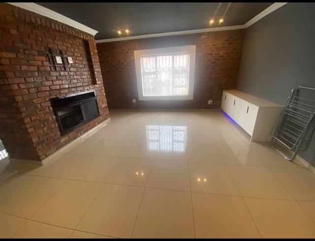 7 BEDROOM HOUSE FOR SALE IN MINERALIA